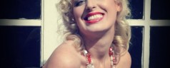 Marilyns Haare – Marilyn Monroe Frisur Tutorial